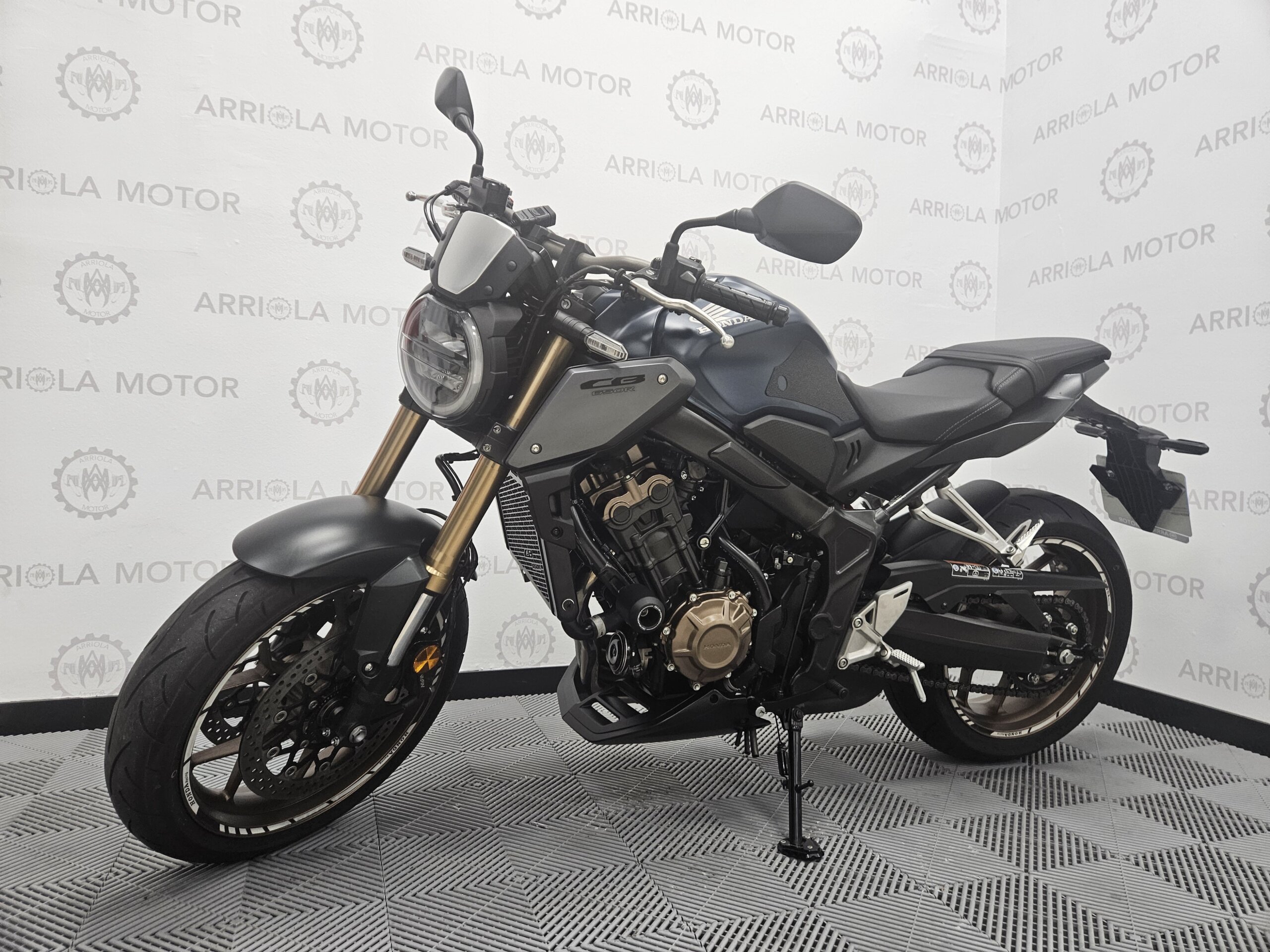 Honda CB650R 2023 con 5.589km