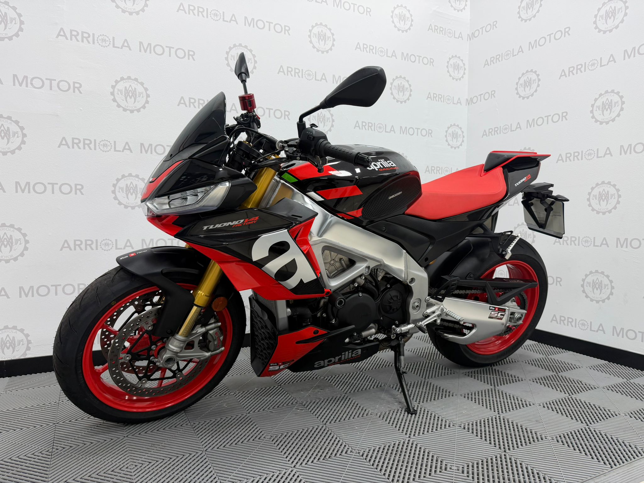 Aprilia Tuono V4 Factory