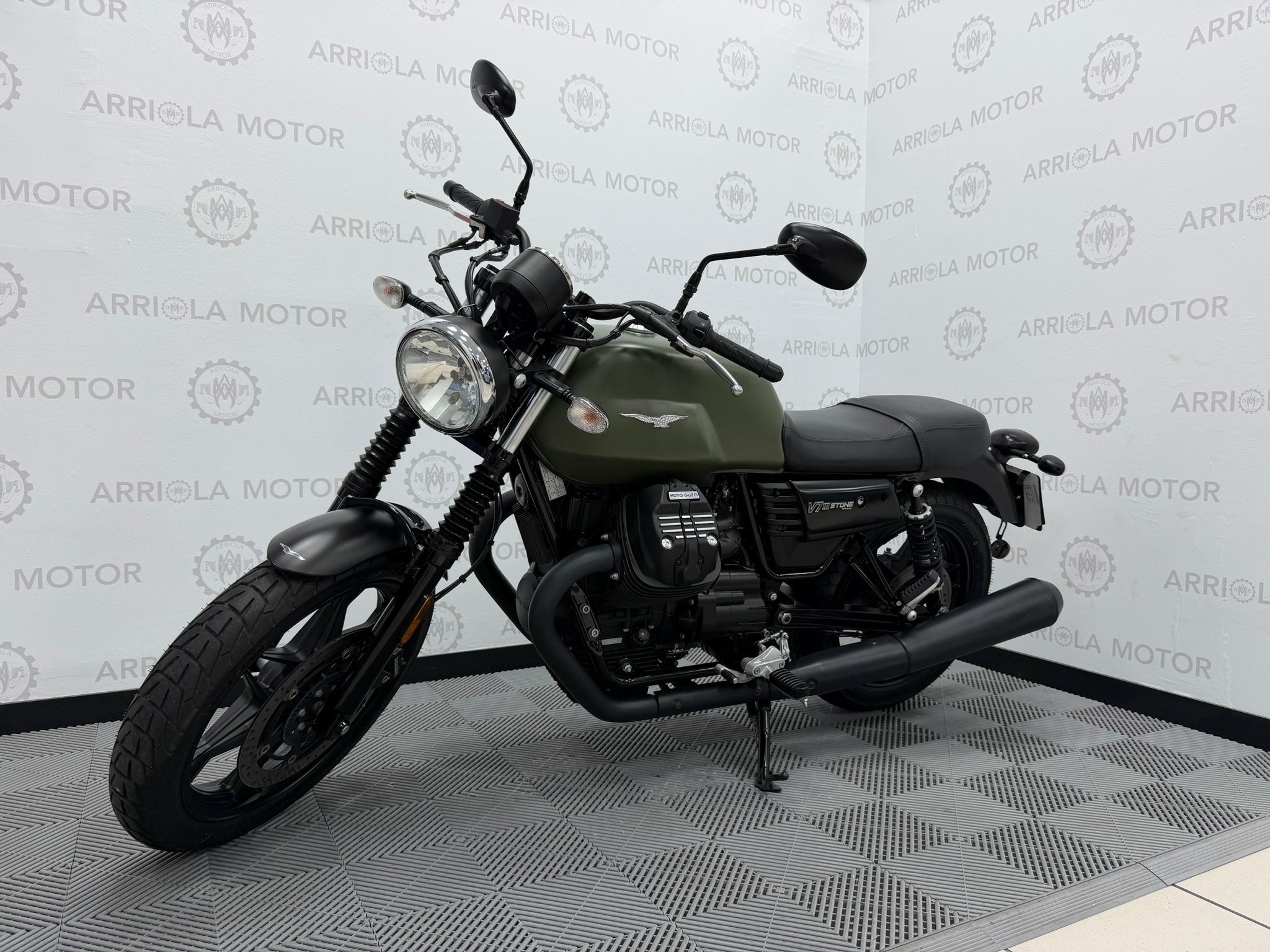 Moto Guzzi V7 III Stone