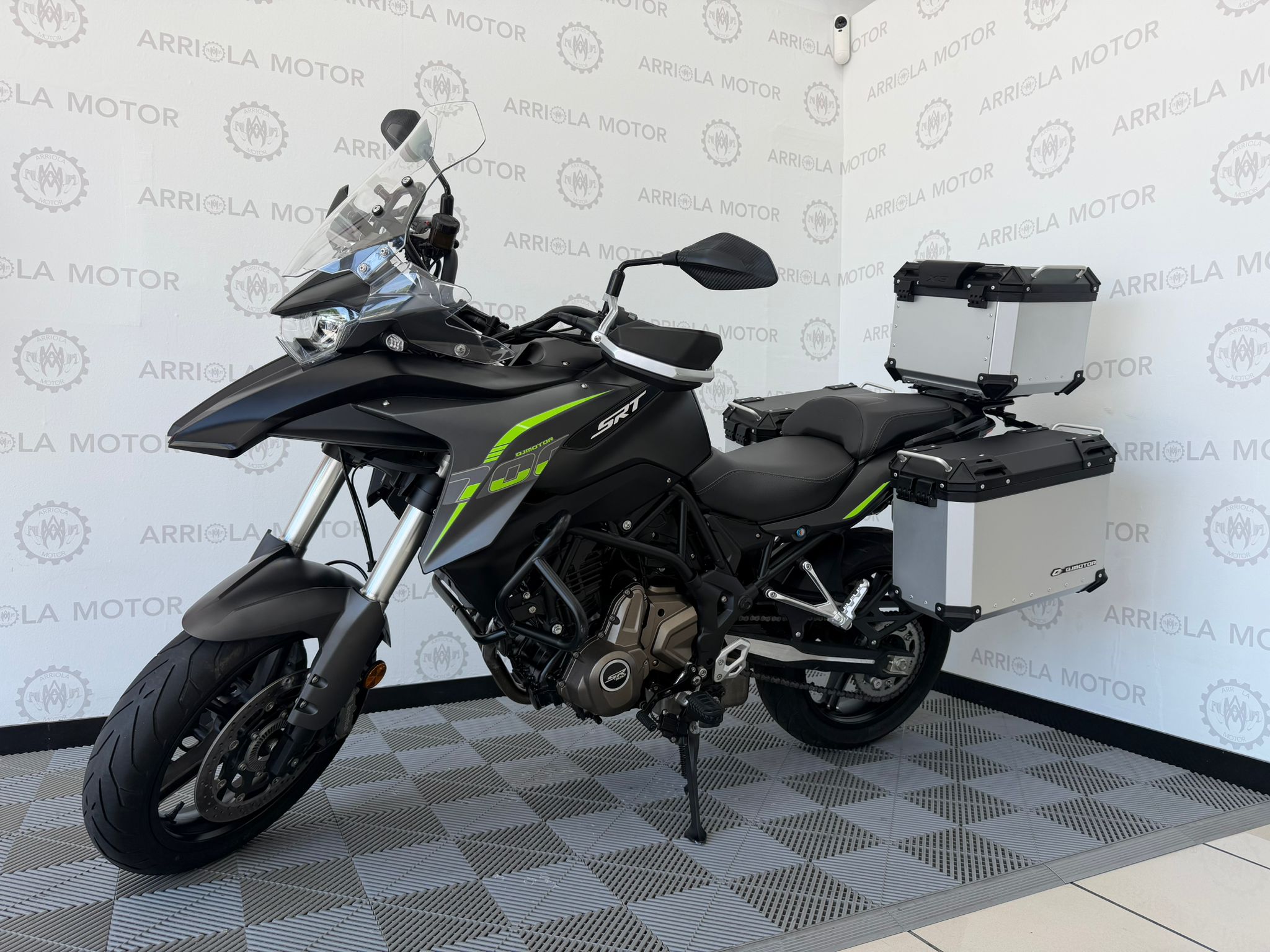 QJMOTOR SRT 700 QJMOTOR SRT 700