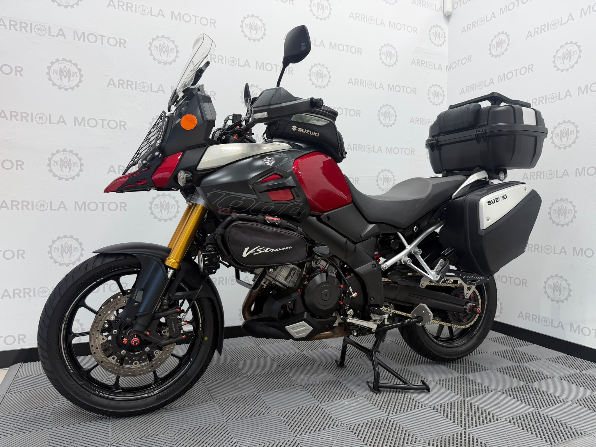 1 Suzuki V-Strom 1000