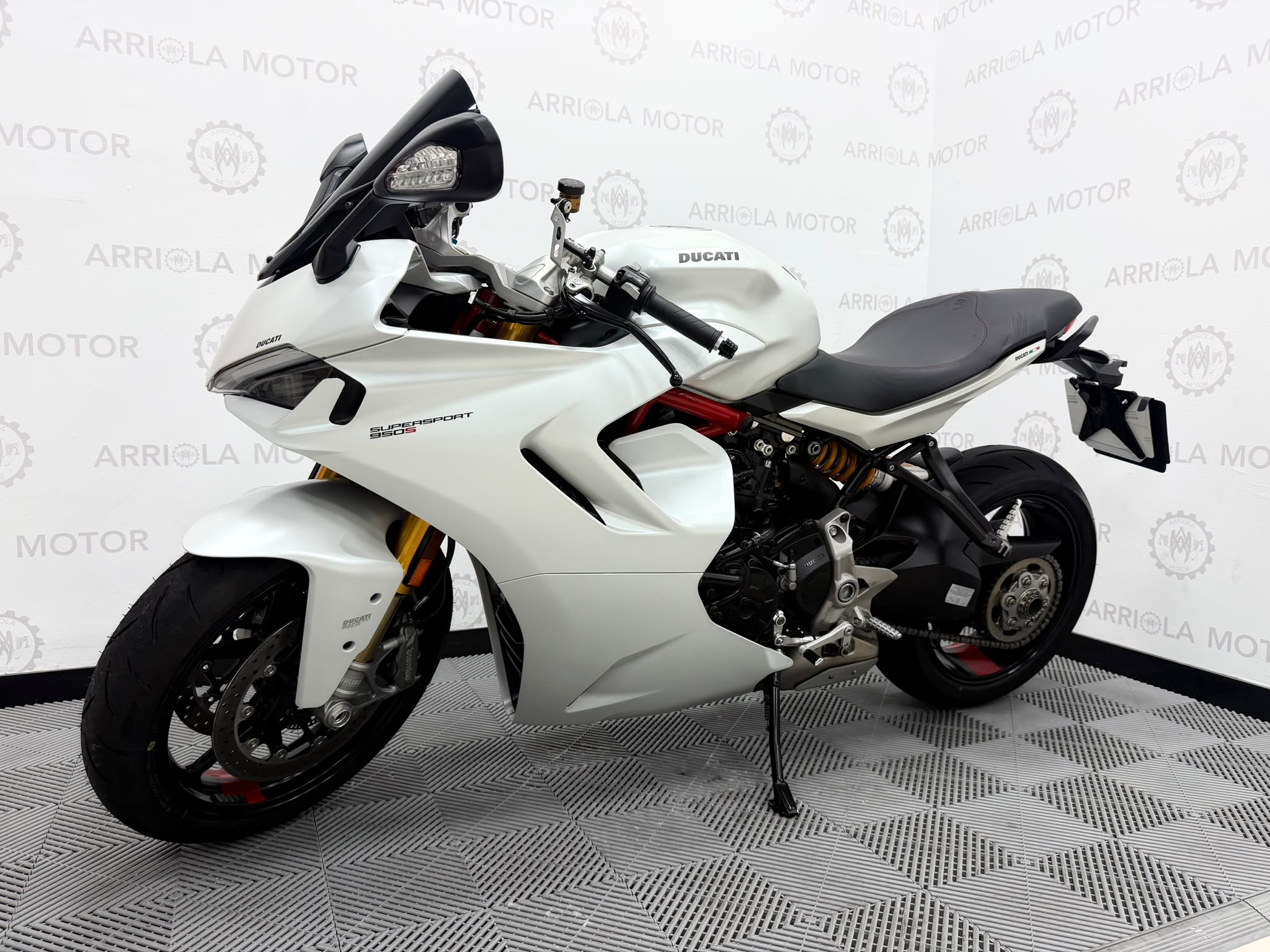 1 Ducati SuperSport 950 S