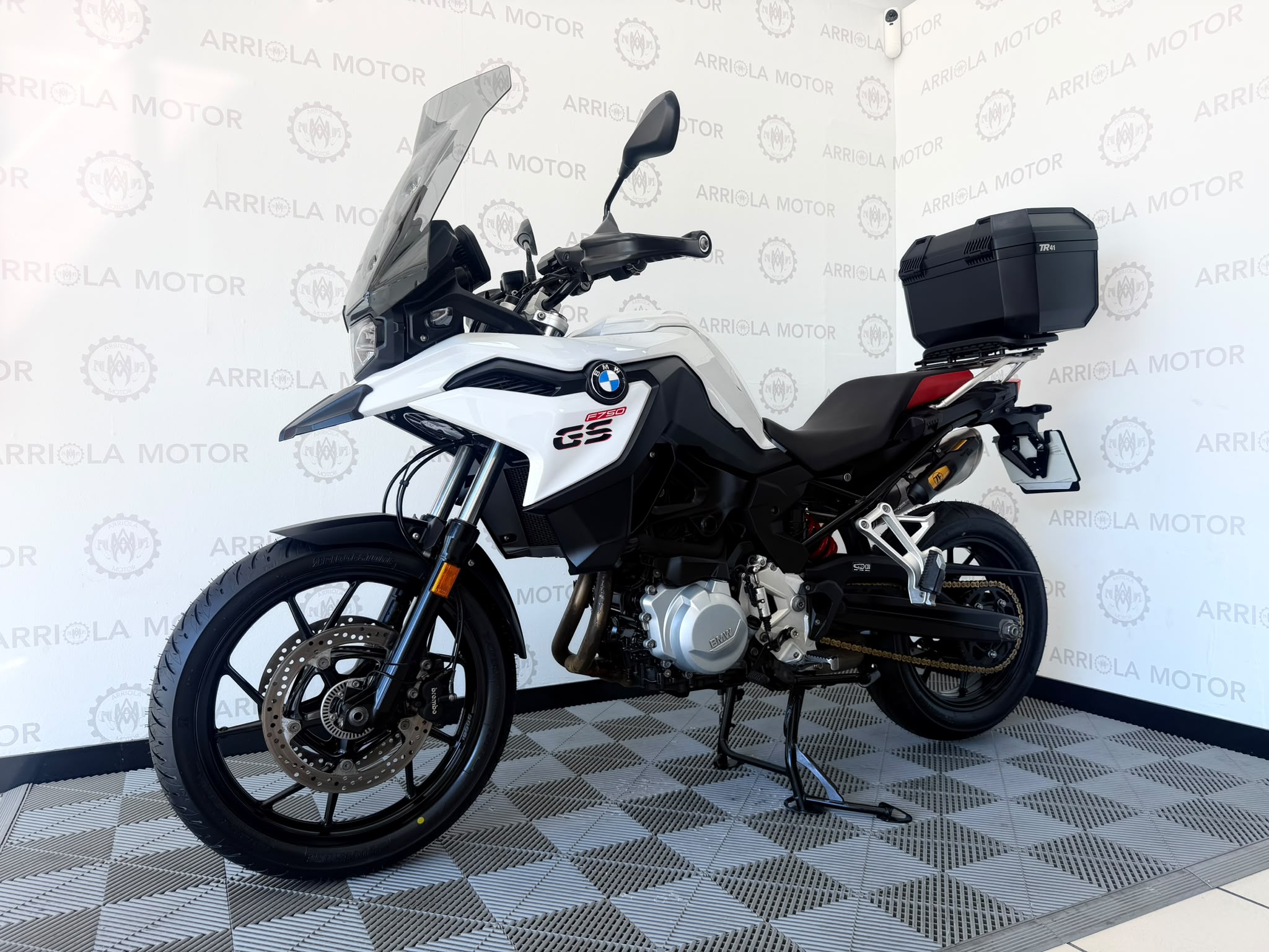 1 BMW F750GS