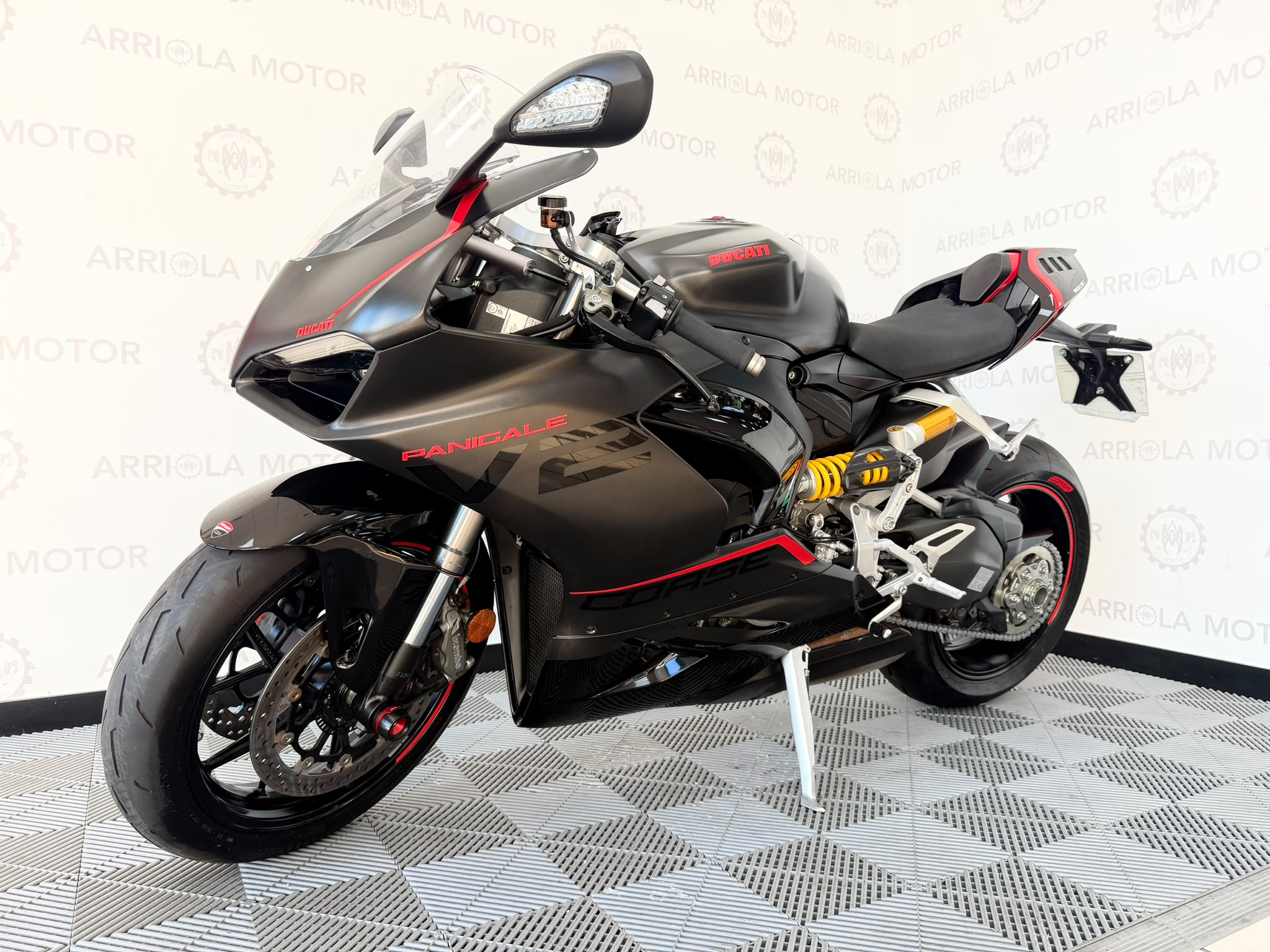 1 Ducati Panigale V2
