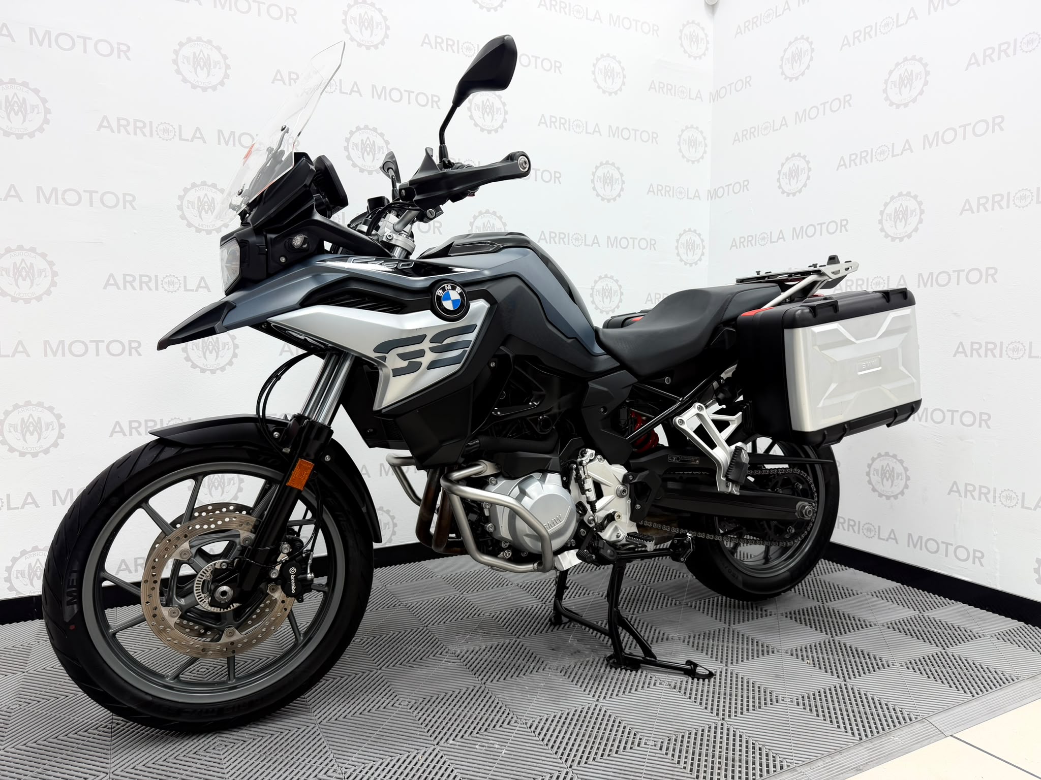 1 BMW F750GS